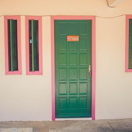 Vila Da Flor - Acomodacoes A 50 Mts Da Praia Prado Luaran gambar